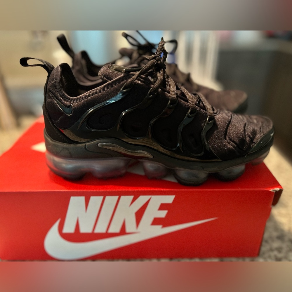 All black vapor max